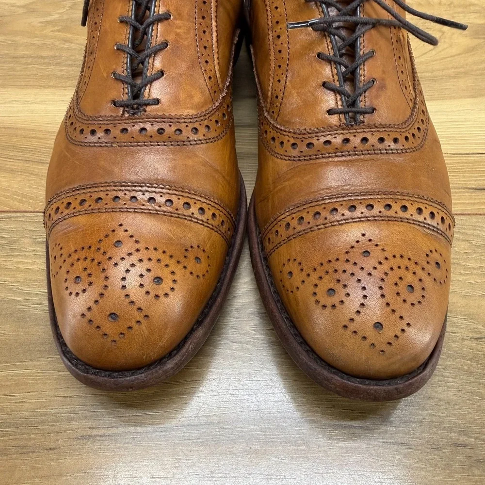 Allen Edmonds Strand Oxford Mens 9.5 E Walnut Leather Cap Toe Brogue Medallion